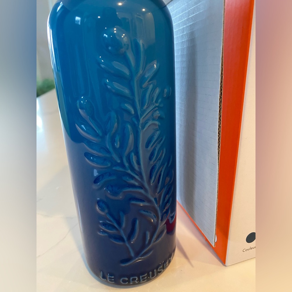 New Le Creuset Oil Cruet - Picture 3 of 3